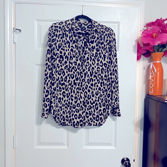 Ann Taylor Factory Tops - Ann Taylor: Camp Shirt size M 100% polyester